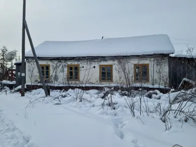 Продажа, здание 5 560 кв.м с земельным участком, пгт Белая Гора, КН 14:01:050001:1706