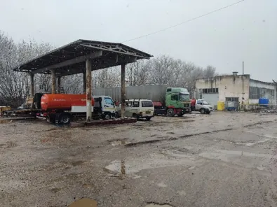 аренда части мощения, площадью 750,0 кв.м (30м*25м), расположенного по адресу: Республика Крым, г. Симферополь, ул. Генерала Васильева, д.34, начальной минимальной стоимостью 63 729 (шестьдесят три тысячи семьсот двадцать девять) рублей 51 копейка арендной платы в месяц (без учета НДС), сроком на 11 (одиннадцать) месяцев