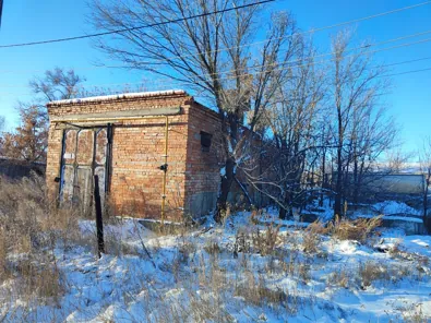 Продажа, здание 141,7 кв.м с земельным участком, п. Домбаровский поссовет, КН 56:11:0301025:86