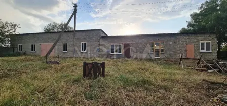 Продажа, здание 344,5 кв.м с земельным участком, п. Новотитаровское, КН 23:07:0203000:918